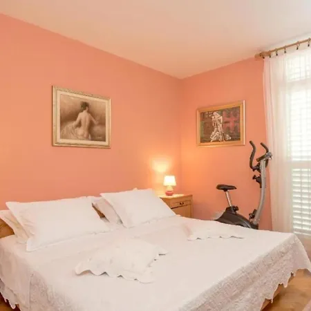 Apartman With Parking Space - 24725 *