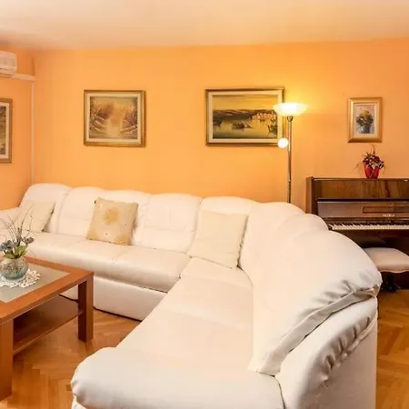 With Parking Space - 24725 Apartman Split